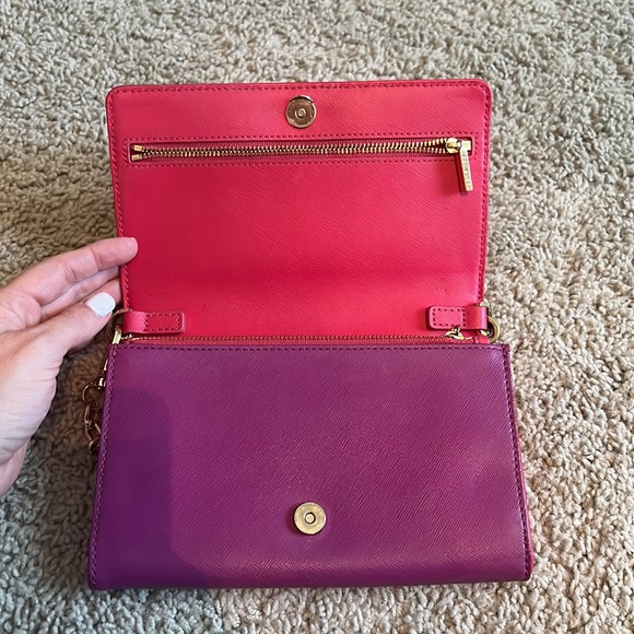 Tory Burch-Robinson wallet on chain. - Picture 8 of 10